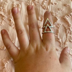 This ring is pretty
